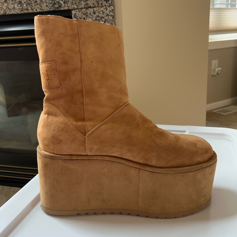 Size 11 Dolls Kill Darker Wavs suede fleece lined platform winter boots - Picture 4 of 6
